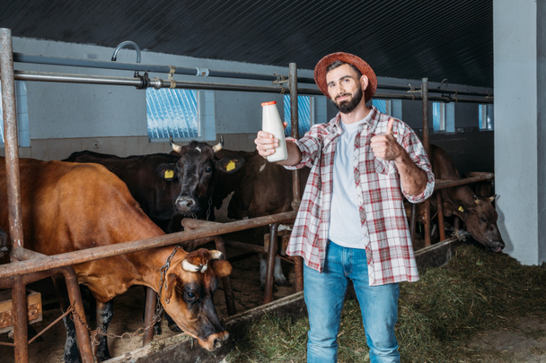 farmář s čerstvého mléka v kabince - Fotografie, Obrázek