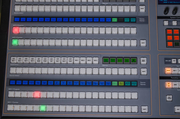 Mesa de mezclas de control de vídeo y audio, radiodifusión de televisión
 - Foto, Imagen