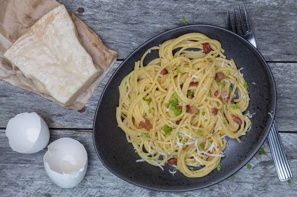 Spaghetti Carbonara with bacon and Parmesan - Fotografie, Obrázek