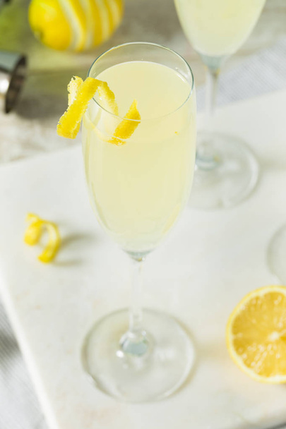 Boozy Bubbly Lemon French 75 Cocktail - Photo, image