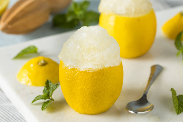 Homemade Yellow Lemon Italian Ice - Foto, Bild