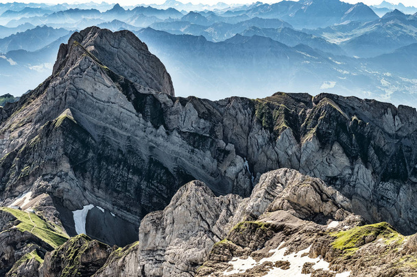 Vistas a la montaña desde el Monte Saentis, Suiza, Alpes suizos
. - Foto, Imagen