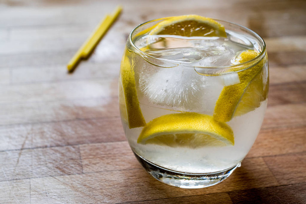 Tom Collins Cocktail with lemon and ice. - Фото, изображение
