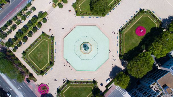 Vue aérienne sur le jardin Mail dans le centre-ville d'Angers
 - Photo, image