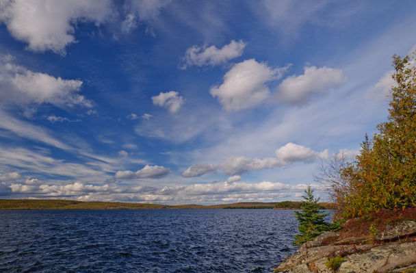 podzimní obloha na jezeře divočiny - Fotografie, Obrázek
