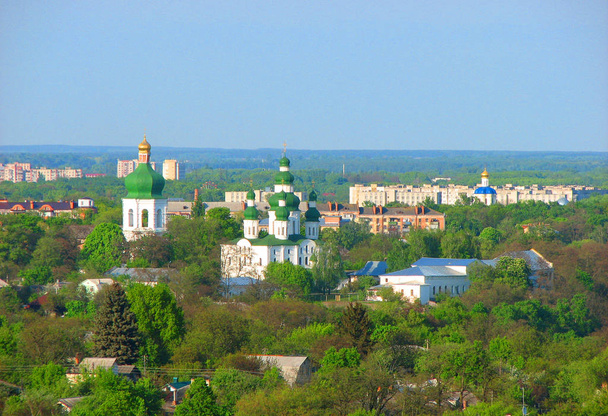 Vista de Chernigov e da Catedral da Assunção, Ucrânia
 - Foto, Imagem