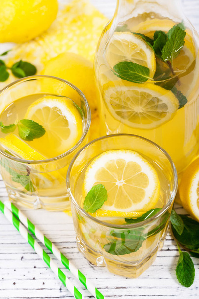 Pití citrónové limonády - Fotografie, Obrázek