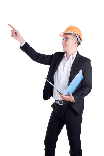 Jeune ingénieur portant un casque orange et une combinaison noire
  - Photo, image