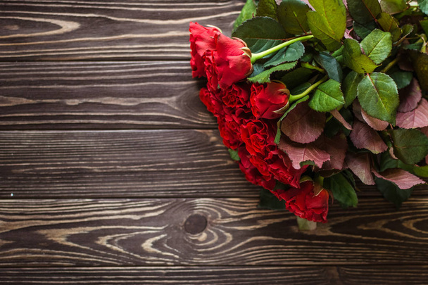 Red roses on a rustic background - Φωτογραφία, εικόνα