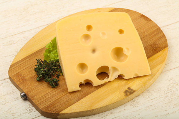 Pedazo de sabroso queso
 - Foto, Imagen