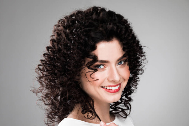 Woman with curly hair - Foto, Bild