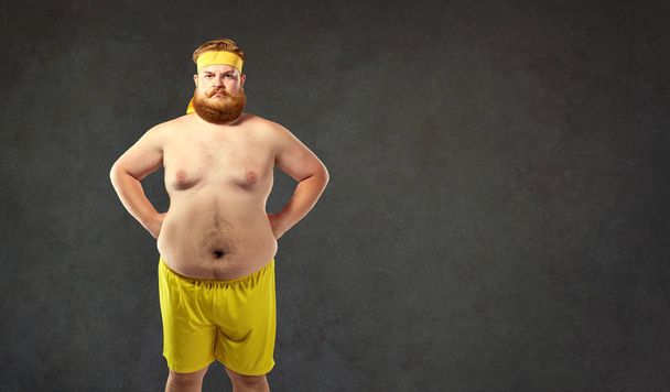 Funny fat naked man in sportswear - Fotoğraf, Görsel