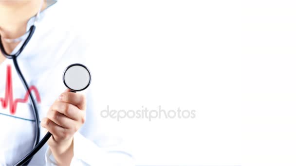 Digitaal gegenereerde video van arts holding stethoscoop waarin rode heartbeat - Video