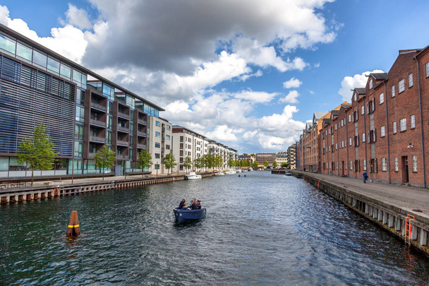 People go boating on the canal in Copenhagen, Denmark, editorial - 写真・画像