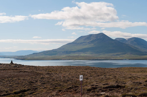 アイスランドの島の Hrisey からの眺め - 写真・画像