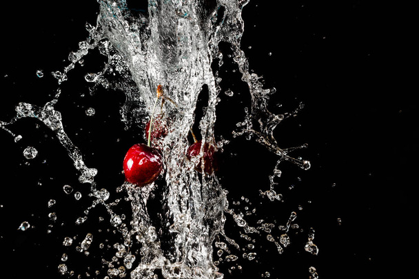 Cherry / sweet cherry under the stream of water - Photo, Image