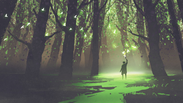 Einsamer Mann mit Fackel steht im Märchenwald - Foto, Bild