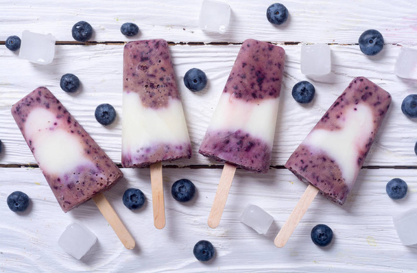Ice yogurt popsicle  - Фото, изображение
