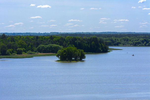 Vista del río Teterev desde una altura en el parque de la ciudad. 28 de mayo
 - Foto, Imagen