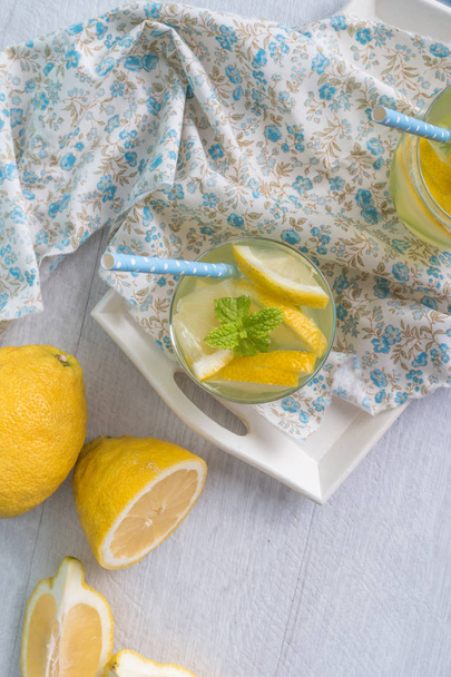 Bebida de citrinos de verão
 - Foto, Imagem