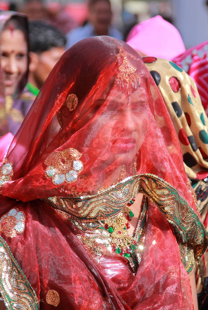  people  in colorful ethnic attire  in Pushkar - Foto, immagini
