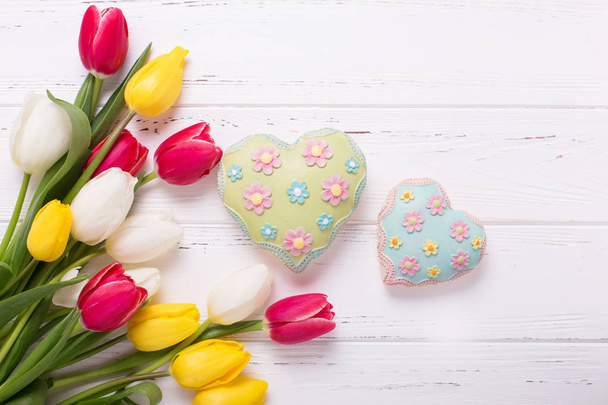 Two hearts and spring flowers - Foto, imagen