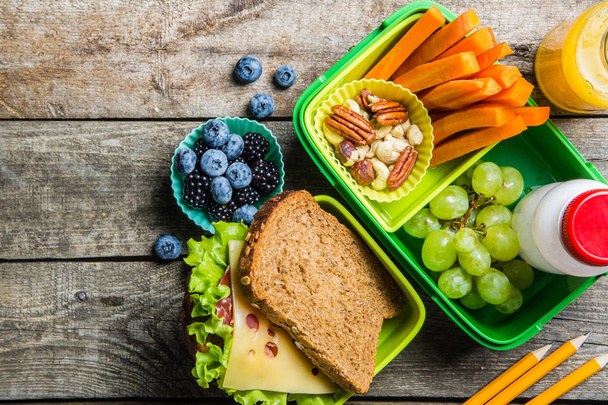 Healthy school lunch box - Фото, зображення