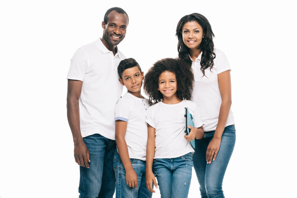 famille afro-américaine avec tablette numérique
  - Photo, image