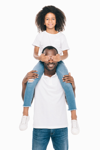 афроамериканський батько носить дочку
  - Фото, зображення