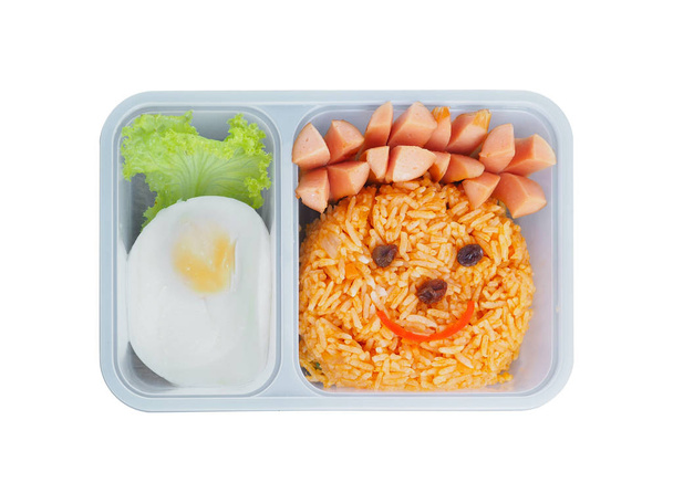 Kunststof school Lunchbox voor kinderen met grappige gezicht van gebakken rijst  - Foto, afbeelding