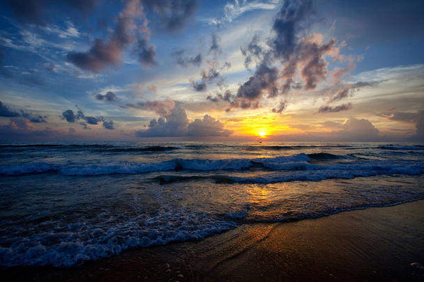 Vlny oceánu a pláže na ostrově Phuket - Fotografie, Obrázek