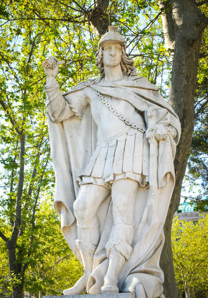 Estátua em Madrid
 - Foto, Imagem