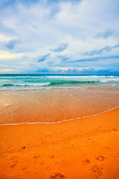 Океанських хвиль і пляж на острові Пхукет - Фото, зображення