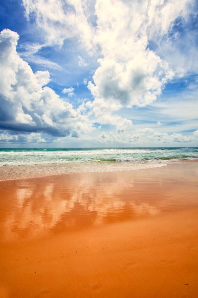 Fale oceanu i beach na wyspie Phuket - Zdjęcie, obraz