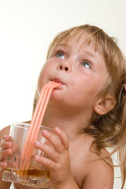 Gyermek ivóvíz limonádé - Fotó, kép