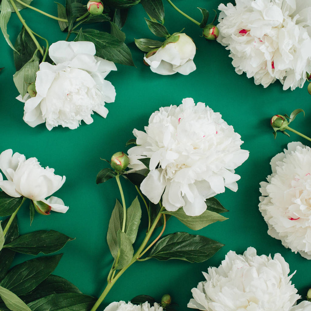 Květinový vzor vyrobený z květů Bílé pivoňky - Fotografie, Obrázek