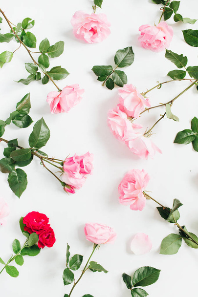 Květinový vzor vyrobený z růžové a červené růže - Fotografie, Obrázek