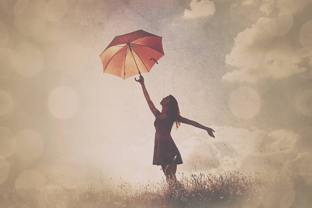 mladá žena s deštníkem - Fotografie, Obrázek