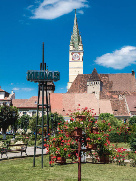Medias Romania piazza della città e torre dell'orologio cattedrale sassone
 - Foto, immagini