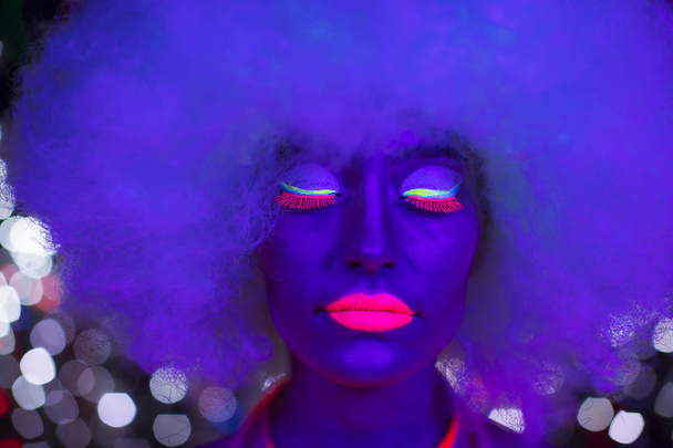 leuchten uv neon sexy disco weiblich cyber puppe roboter elektronisches spielzeug - Foto, Bild
