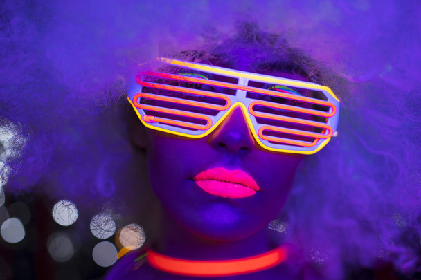 bagliore uv neon sexy disco femminile cyber doll robot giocattolo elettronico
 - Foto, immagini