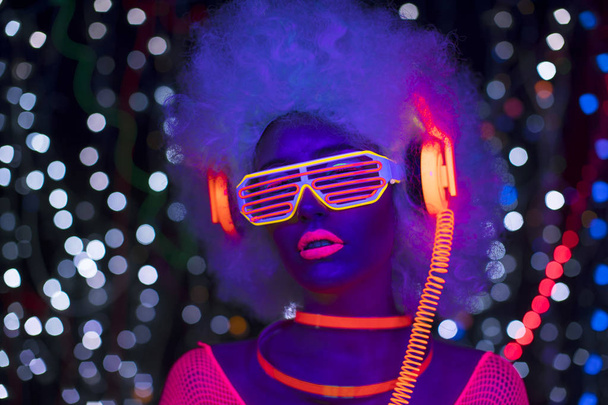 UV neon disko seksi kadın cyber oyuncak robot elektronik oyuncak parlayan - Fotoğraf, Görsel