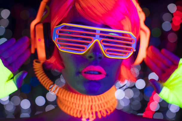 glow uv neon sexy disco female cyber doll robot electronic toy - Foto, Imagem