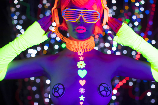 záře uv neon sexy disco ženské cyber doll robot elektronické hračky - Fotografie, Obrázek