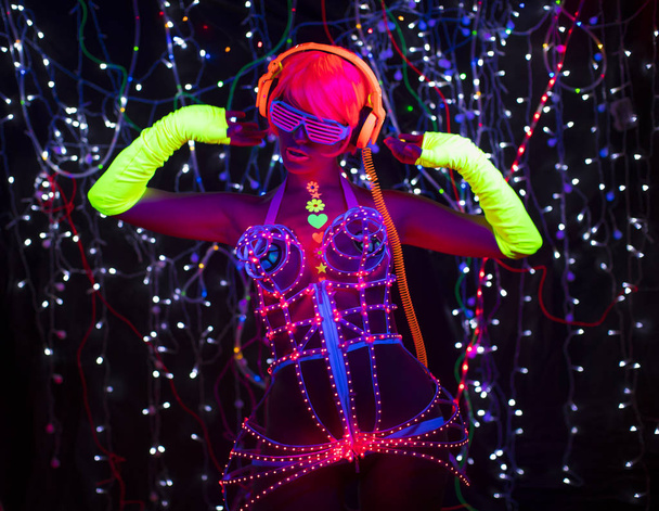 resplandor uv neón sexy disco femenino cyber muñeca robot juguete electrónico
 - Foto, Imagen