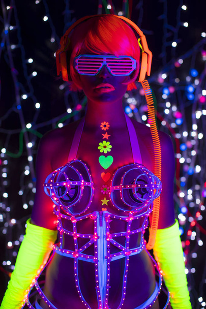 brilho uv neon sexy disco feminino cibernético boneca robô eletrônico brinquedo
 - Foto, Imagem