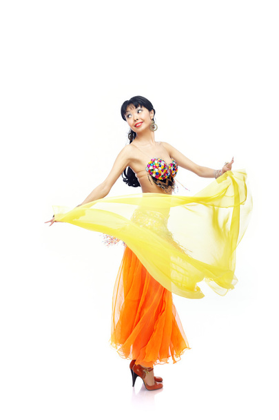 Танець живота з жовтою тканиною
 - Фото, зображення