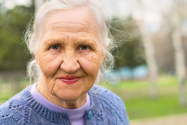 gülümseyen yaşlı kadın portre - Fotoğraf, Görsel