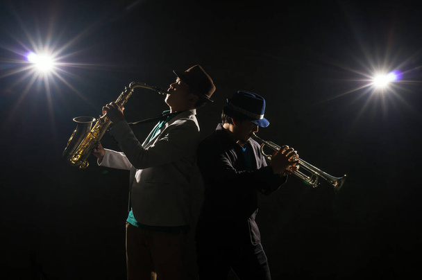 Zpěvák kapely hrající trumpeta - Fotografie, Obrázek