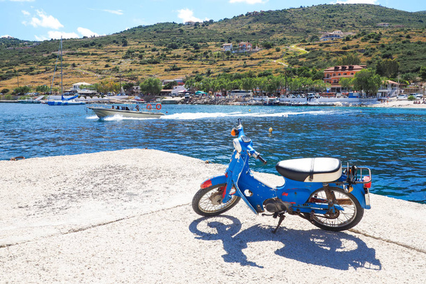 agios nikolaos port zakynthos island im Sommer, mit klarem Wasser - Foto, Bild